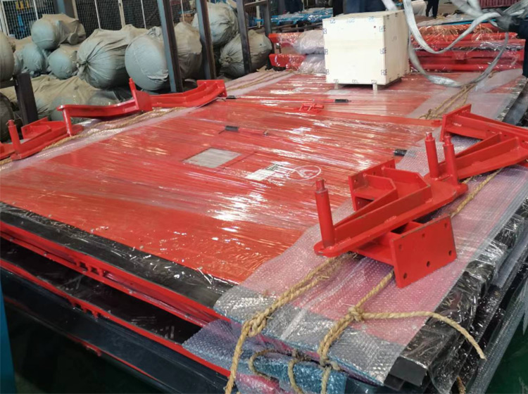 山东矿安重工生产的一批无压风门装车发货